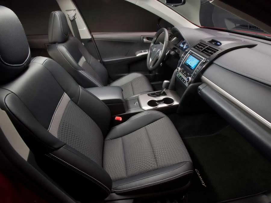  Toyota Camry SE 2011 года  (фото 9 из 16)